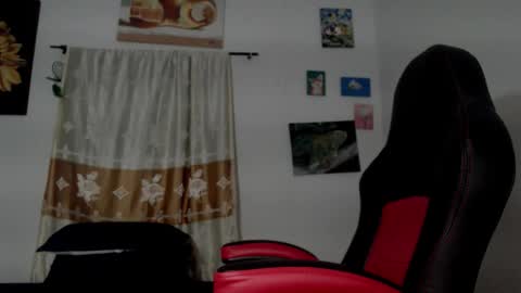 Snapshot of yemaya_28 chatting on November 3, 2:24 am Yemaya 28 online show from November 3, 2:24 am