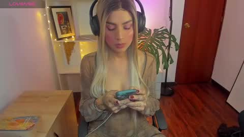 Snapshot of yeriawaddell_ chatting on January 7, 2:31 am yeriawaddell  online show from January 7, 2:31 am