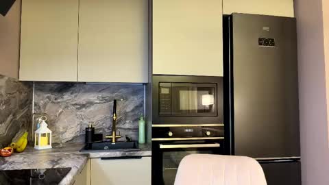 Snapshot of yes_mommy_zlata chatting on November 18, 4:00 pm Zlata online show from November 18, 4:00 pm