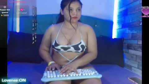 yesamin_stone18 online show from June 6, 12:10 pm