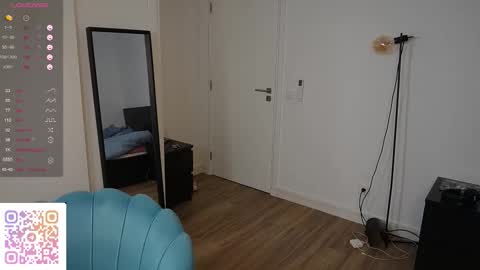 Snapshot of yess_kiki chatting on November 28, 10:29 am Kiki online show from November 28, 10:29 am