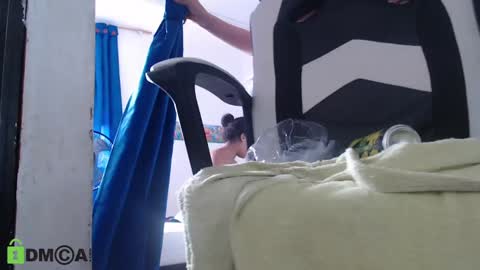 Snapshot of yessica_08 chatting on February 8, 6:12 pm yessica and andres online show from February 8, 6:12 pm