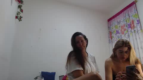 yessica and andres online show from January 10, 6:04 am