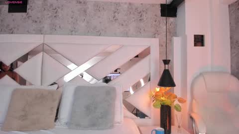 Snapshot of yessica_monteiro chatting on February 4, 12:33 pm Yessica online show from February 4, 12:33 pm