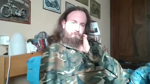 Snapshot of yeti_92 chatting on February 15, 2:00 pm yeti_92 online show from February 15, 2:00 pm