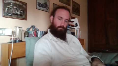 Snapshot of yeti_92 chatting on October 18, 11:33 am yeti_92 online show from October 18, 11:33 am