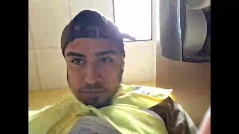 Snapshot of yezzi_1997 chatting on October 18, 1:30 am yezzi_1997 online show from October 18, 1:30 am