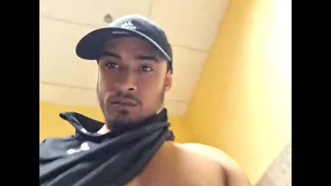 Snapshot of yezzi_1997 chatting on November 20, 2:45 am yezzi_1997 online show from November 20, 2:45 am