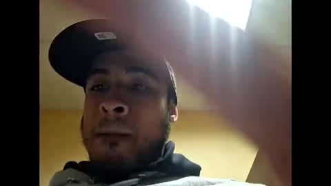 Snapshot of yezzi_1997 chatting on December 2, 3:34 am yezzi_1997 online show from December 2, 3:34 am