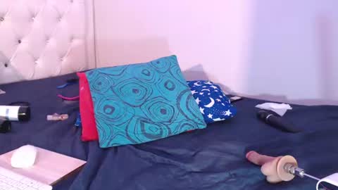 yhazan_brown online show from August 7, 4:58 am