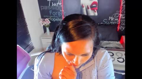 Snapshot of yineth_hot chatting on December 3, 1:02 am yineth_hot online show from December 3, 1:02 am