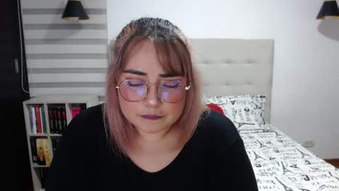 hii i am yini online show from April 8, 2:55 am