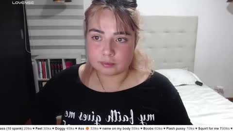 Snapshot of yini_angel07 chatting on April 15, 3:57 am hii i am yini online show from April 15, 3:57 am