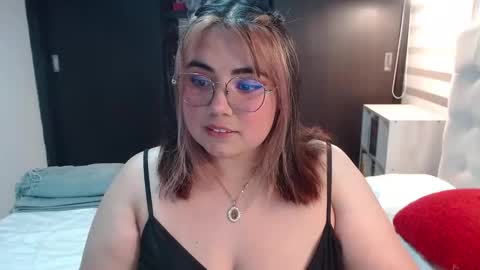 Snapshot of yini_angel07 chatting on April 16, 2:23 am hii i am yini online show from April 16, 2:23 am