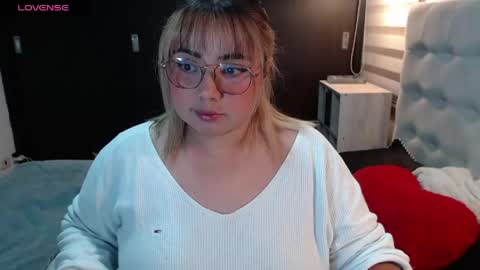 Snapshot of yini_angel07 chatting on May 20, 2:51 am hii i am yini online show from May 20, 2:51 am