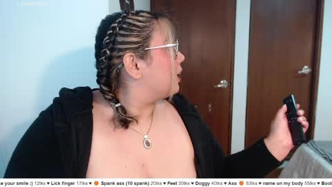 Snapshot of yini_angel07 chatting on May 27, 3:03 am hii i am yini online show from May 27, 3:03 am