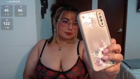 Snapshot of yini_angel07 chatting on May 30, 3:25 am hii i am yini online show from May 30, 3:25 am