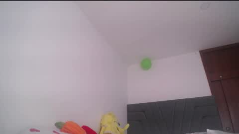 Yiny online show from April 27, 1:42 pm