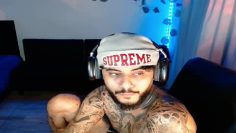 Snapshot of yio__cohen chatting on December 4, 7:06 am yio cohen online show from December 4, 7:06 am