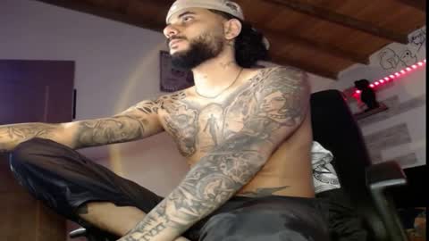 Snapshot of yio__cohen chatting on December 6, 12:02 am yio cohen online show from December 6, 12:02 am