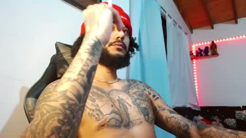 Snapshot of yio__cohen chatting on December 4, 8:01 am yio cohen online show from December 4, 8:01 am