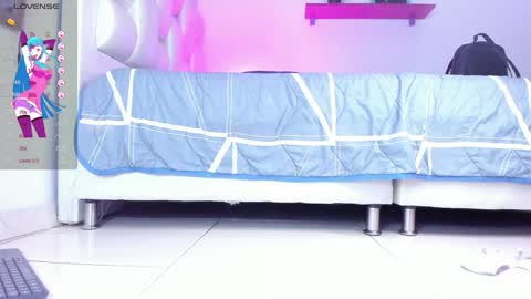 Snapshot of yiovanna19 chatting on January 3, 3:22 pm Yiovanna online show from January 3, 3:22 pm