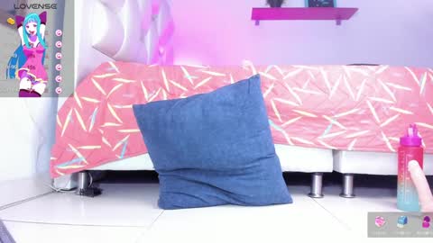 Snapshot of yiovanna19 chatting on January 15, 2:56 pm Yiovanna online show from January 15, 2:56 pm