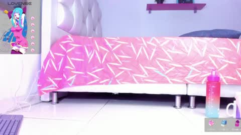 Snapshot of yiovanna19 chatting on January 18, 3:27 pm Yiovanna online show from January 18, 3:27 pm