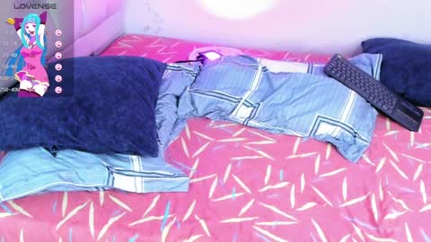 Snapshot of yiovanna19 chatting on February 8, 3:42 pm Yiovanna online show from February 8, 3:42 pm