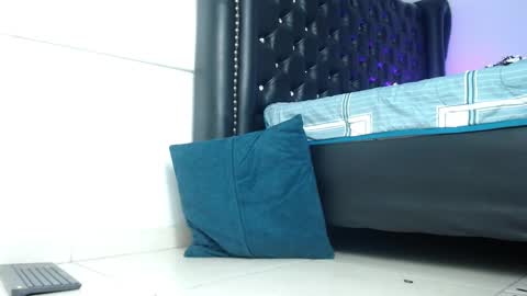 Snapshot of yiovanna19 chatting on February 20, 11:54 pm Yiovanna online show from February 20, 11:54 pm