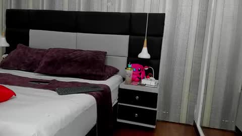 yiyisandoval online show from January 15, 7:28 pm