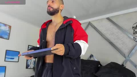 Yiyo online show from February 12, 4:23 am