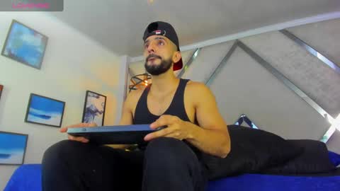 Yiyo online show from March 11, 4:10 am