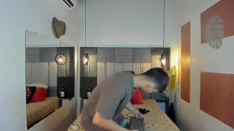 yizus_bonz online show from February 13, 11:37 pm