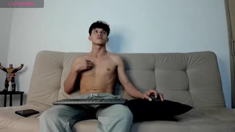 yizus_bonz online show from October 2, 11:45 pm