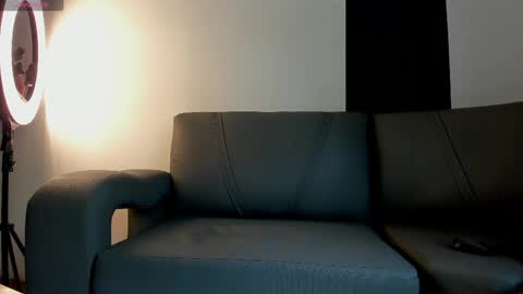 yizus_bonz online show from May 3, 5:41 pm