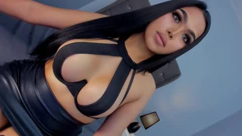 ylonagrae online show from February 3, 6:02 am