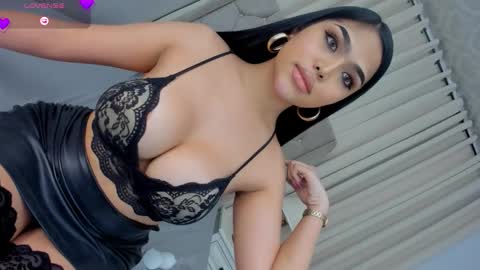 ylonagrae online show from November 12, 1:22 pm