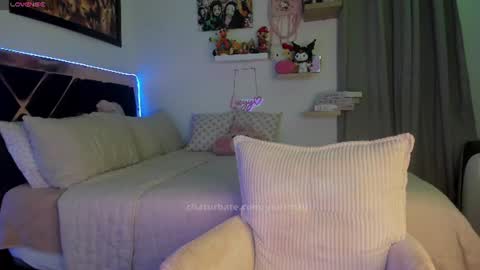 Snapshot of yluismag chatting on June 22, 5:26 am lucy online show from June 22, 5:26 am