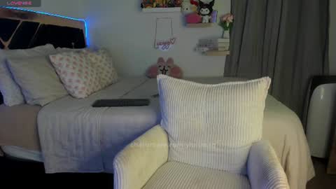 Snapshot of yluismag chatting on June 25, 4:23 am lucy online show from June 25, 4:23 am