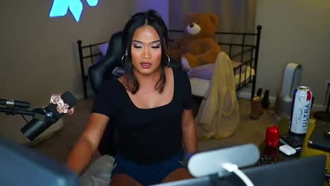 Snapshot of ynaong chatting on December 27, 6:46 am Palmela Handerson online show from December 27, 6:46 am