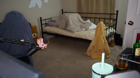 Snapshot of ynaong chatting on January 3, 8:10 am Palmela Handerson online show from January 3, 8:10 am