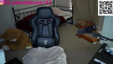 Snapshot of ynaong chatting on February 3, 6:57 pm Palmela Handerson online show from February 3, 6:57 pm