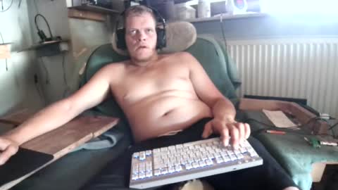 Snapshot of ynghotgerman92 chatting on July 31, 7:08 am ynghotgerman92 online show from July 31, 7:08 am
