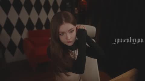 Snapshot of ynnenbrynn chatting on December 5, 6:33 am ynnenbrynn online show from December 5, 6:33 am