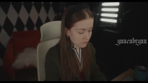 ynnenbrynn online show from February 11, 5:56 am