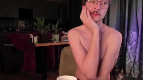 Snapshot of yoga_pizza_420 chatting on March 25, 3:45 am Max online show from March 25, 3:45 am