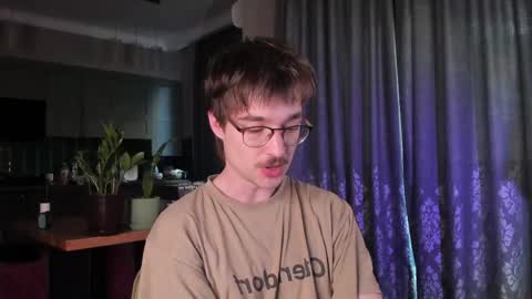 Max online show from May 11, 3:34 am