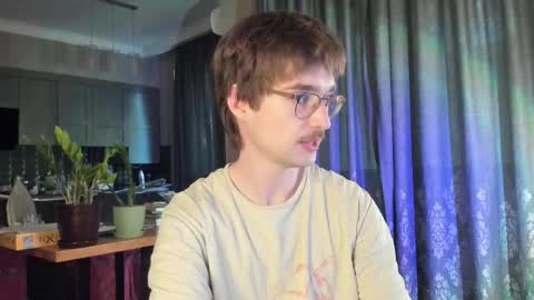 Max online show from May 19, 3:35 am