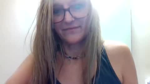 Snapshot of yogabuttttttt chatting on October 3, 2:41 am yogabuttttttt online show from October 3, 2:41 am